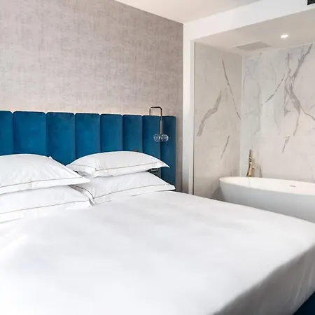 Hotel Elegans Brdo 4*