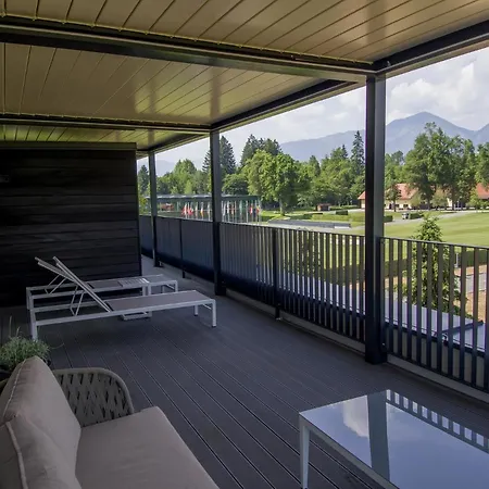 Elegans Brdo מלון