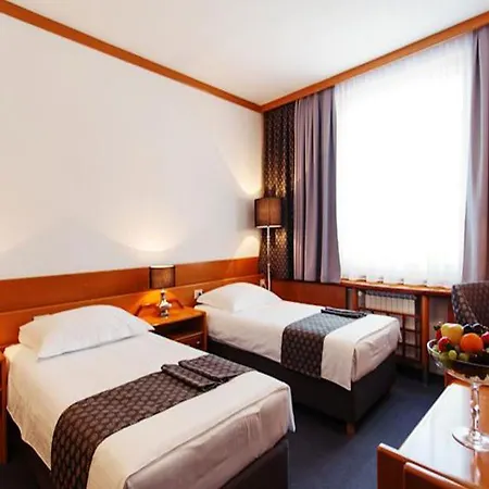 Elegans Brdo Otel Kranj
