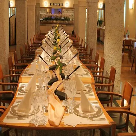 Elegans Brdo מלון